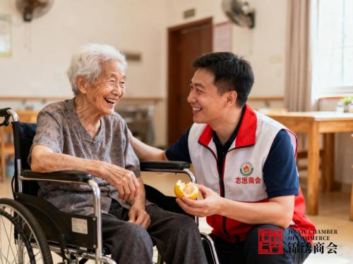 双节送温情，敬仰岁月光——锦绣商会慰问“夕阳红”敬老院公益活动